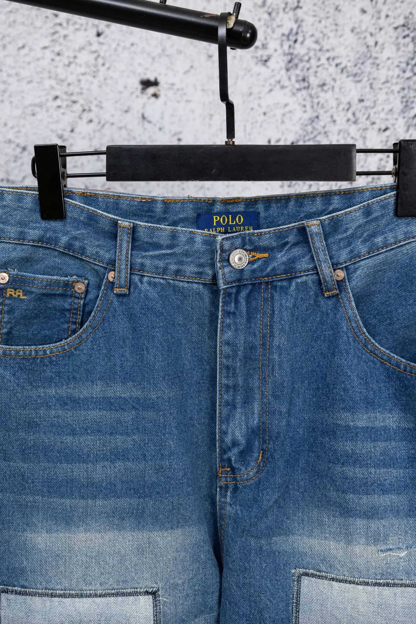 P230 Ralph Lauren 2026RRL retro ripped jeans, American retro essentials, classic loose fit: 13.75oz Japanese selvage denim, made in the United States, 100% cotton, perfect texture! Durable and non-shrinking: Mechanical pre-shrunk finishing® technology, still fit after long-term wear, retro wash has a more timeless taste ~ Size: 28--34 Color: Denim blue